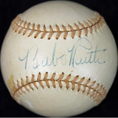 Pelota Autografiada por Babe Ruth PSA/DNA